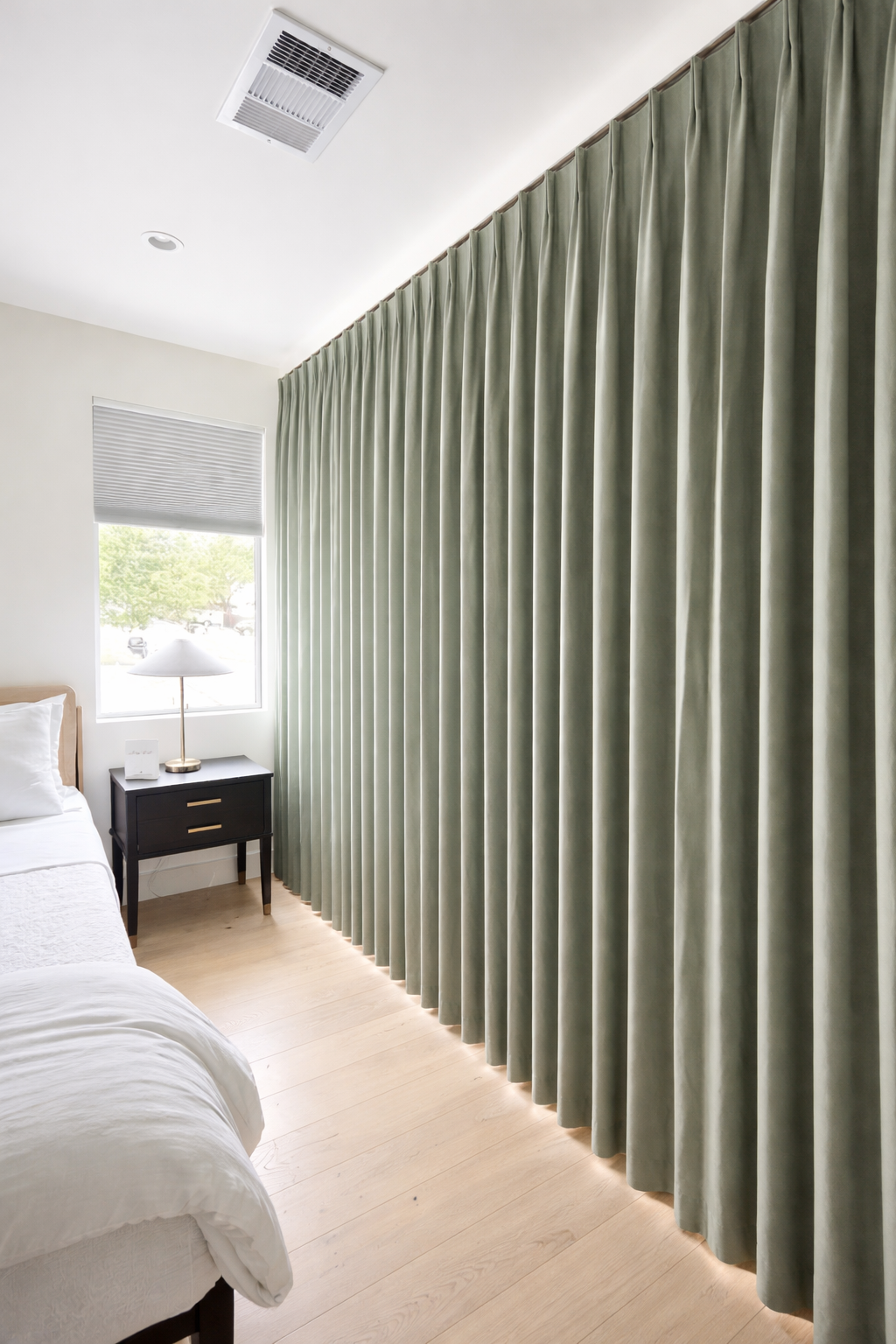 FRENCH PLEATED BLACKOUT closing drapery